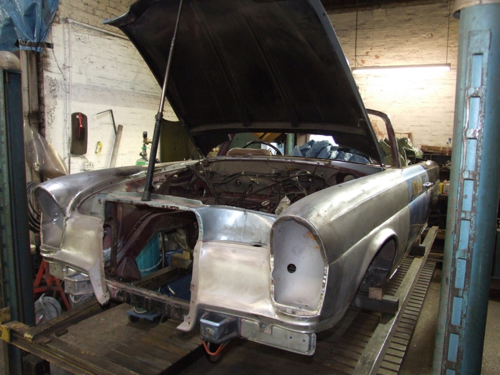 Mercedes 300SE - Click to view restoration