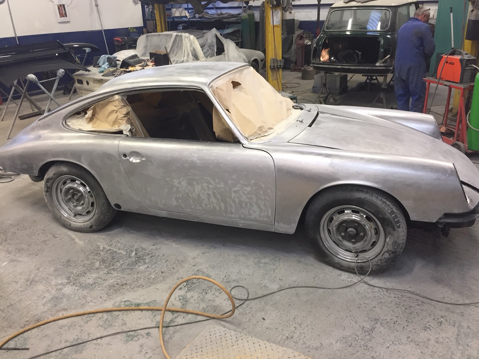 Porsche 912 - Click to view restoration